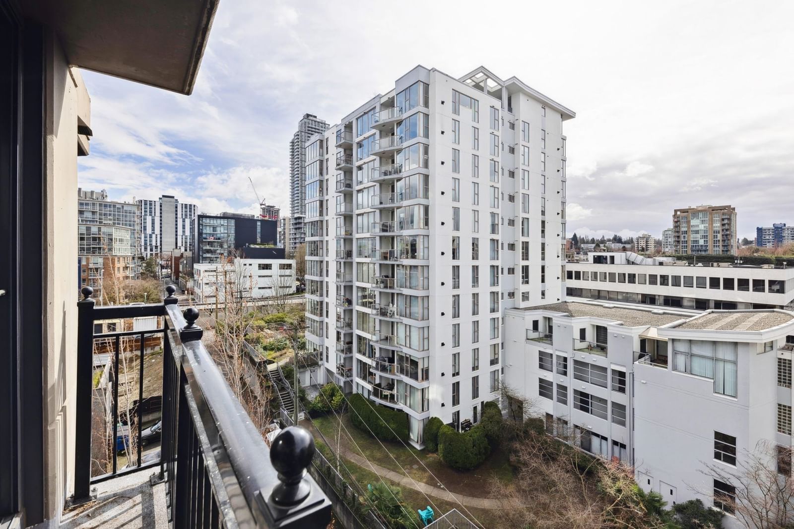 Listing Image 20