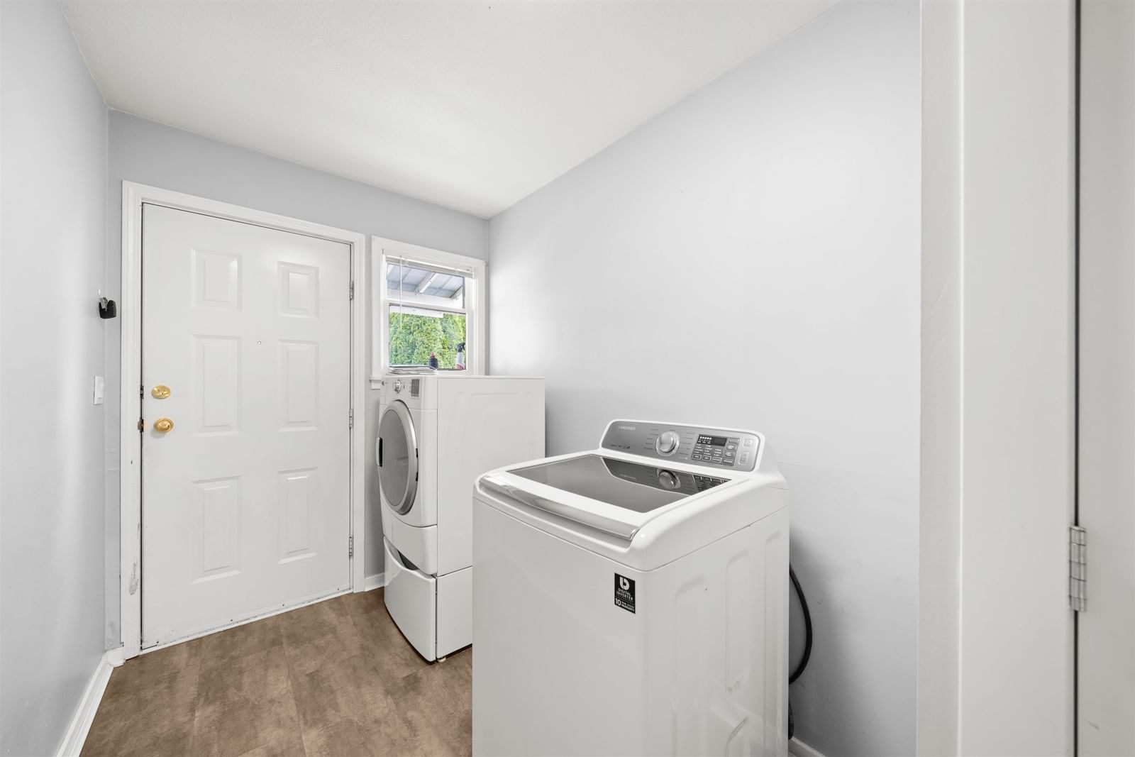 Listing Image 22
