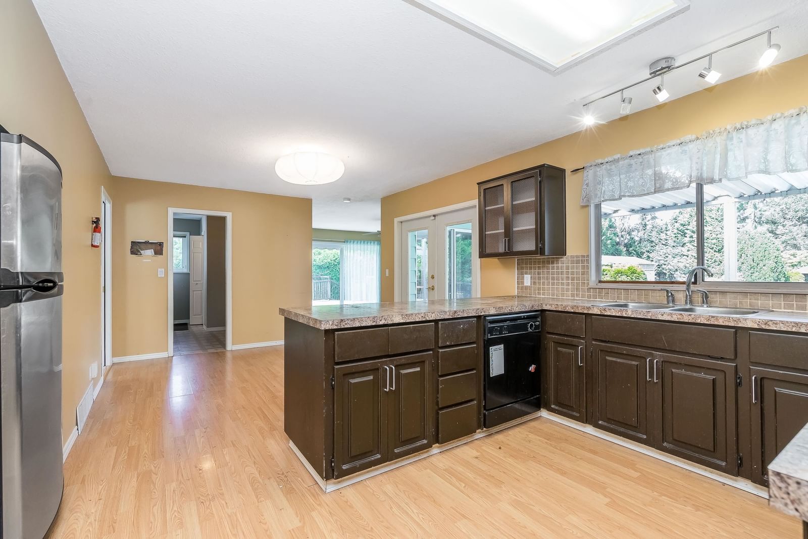 Listing Image 15