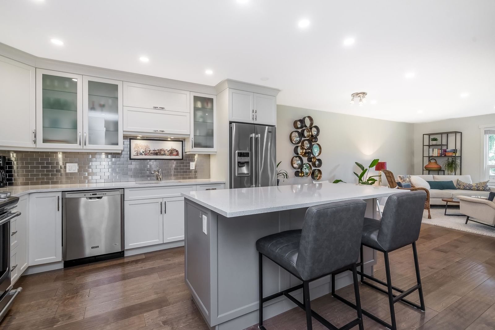 Listing Image 10