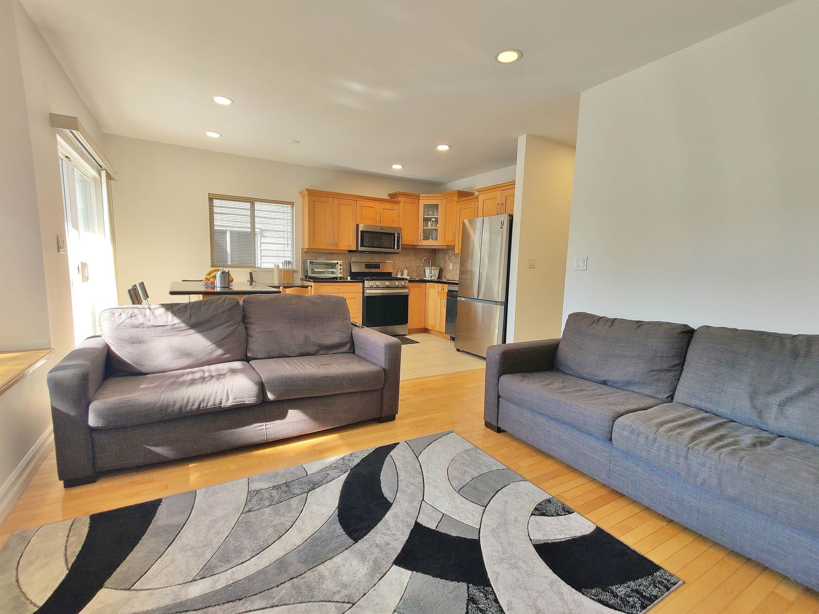 Listing Image 9