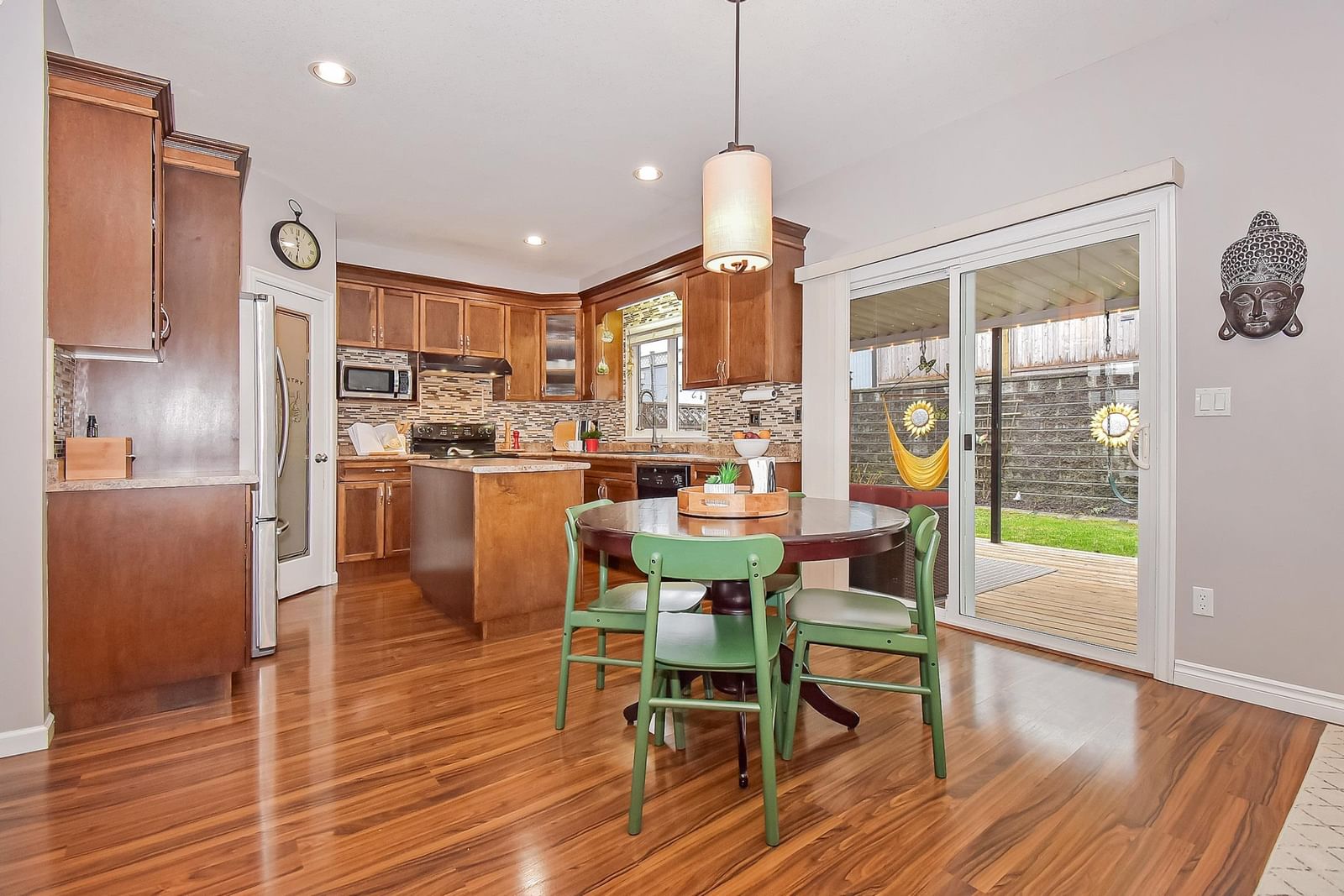 Listing Image 10