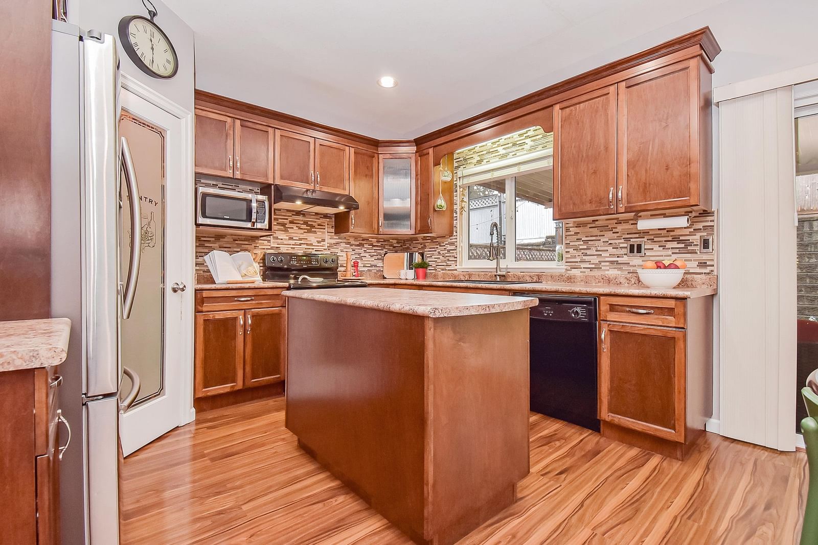 Listing Image 12