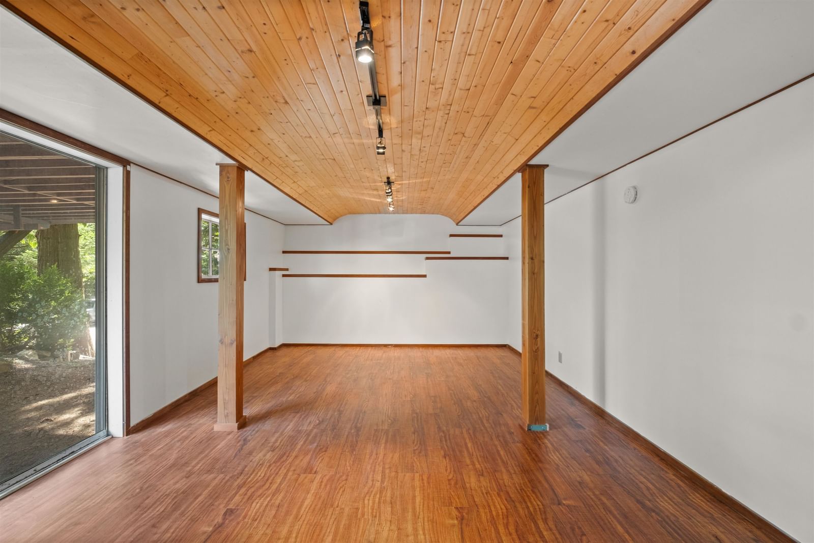 Listing Image 24