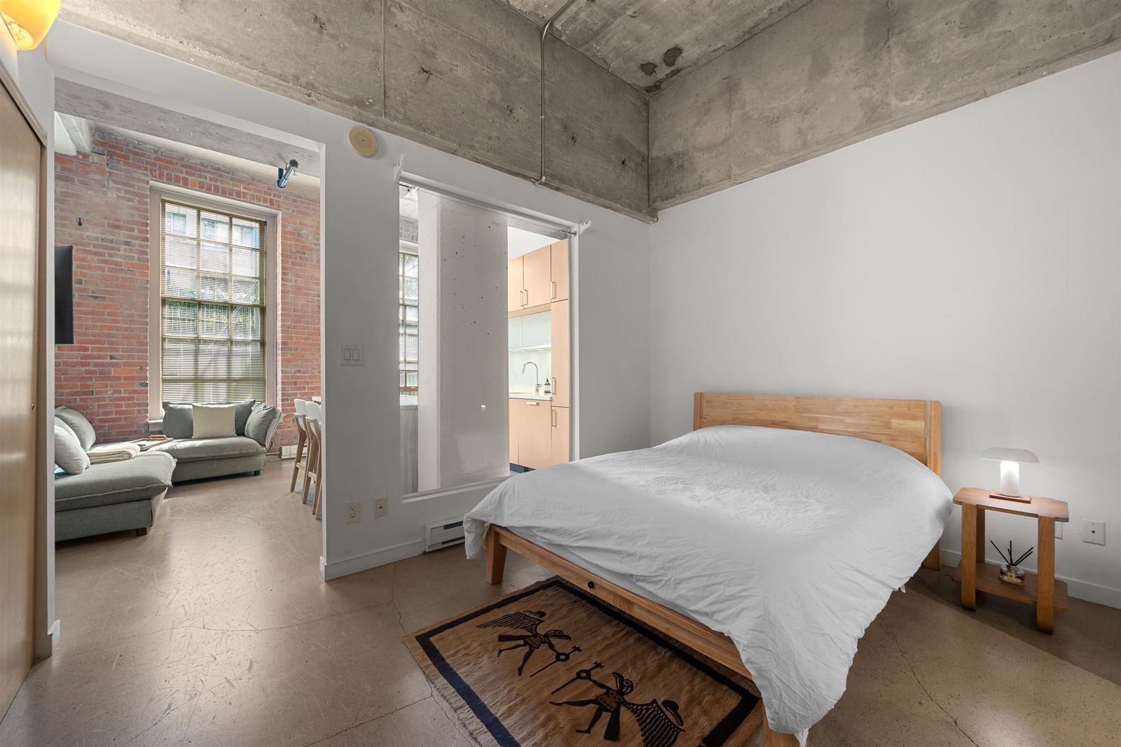 Listing Image 10