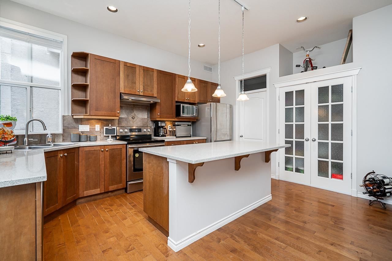 Listing Image 4