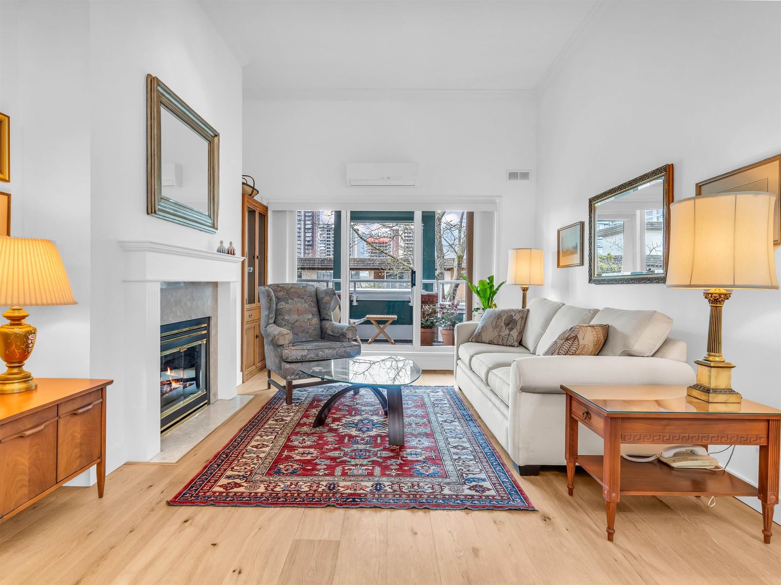 Listing Image 4