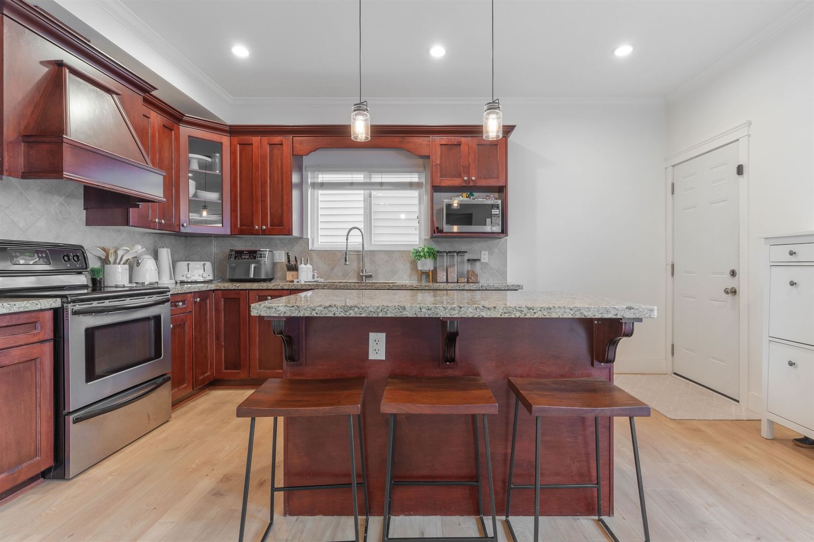 Listing Image 9