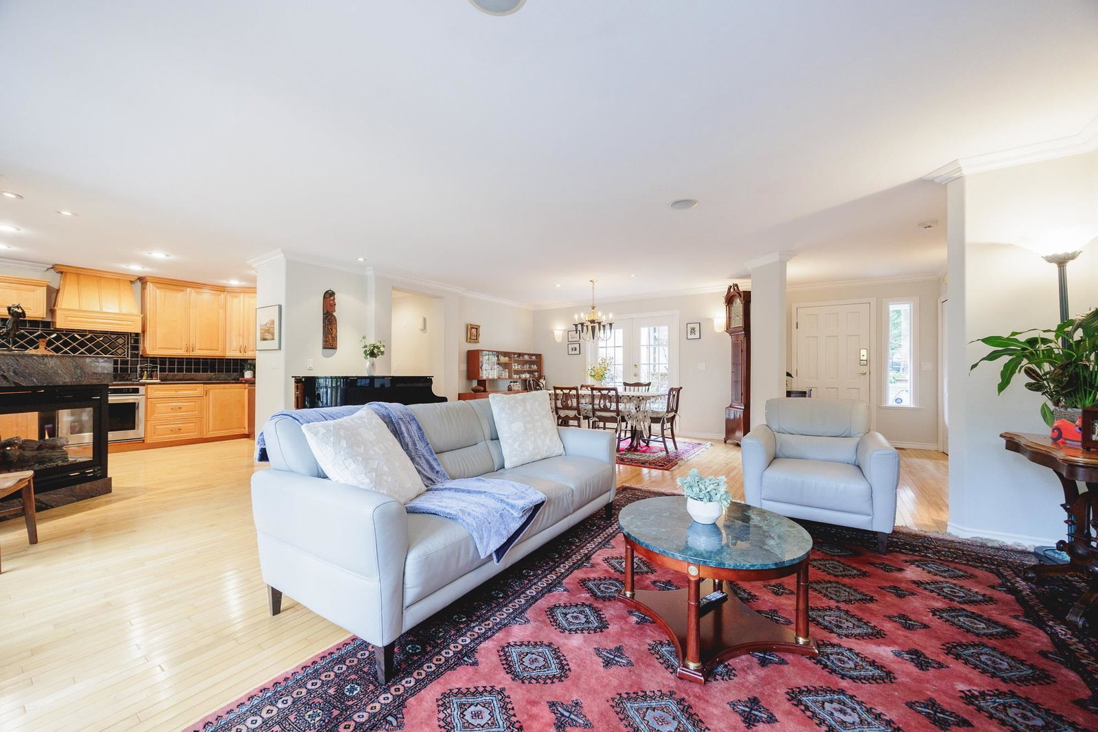 Listing Image 4