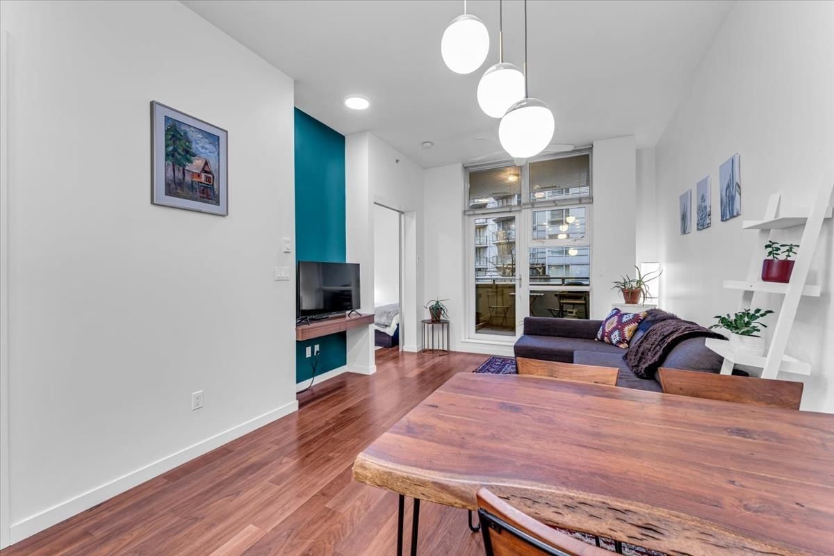 Listing Image 11
