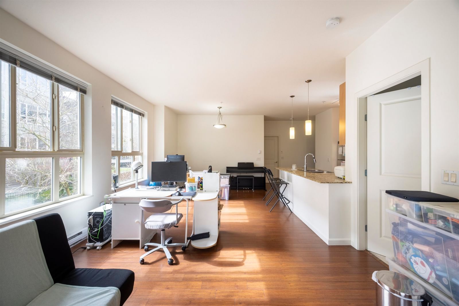 Listing Image 10