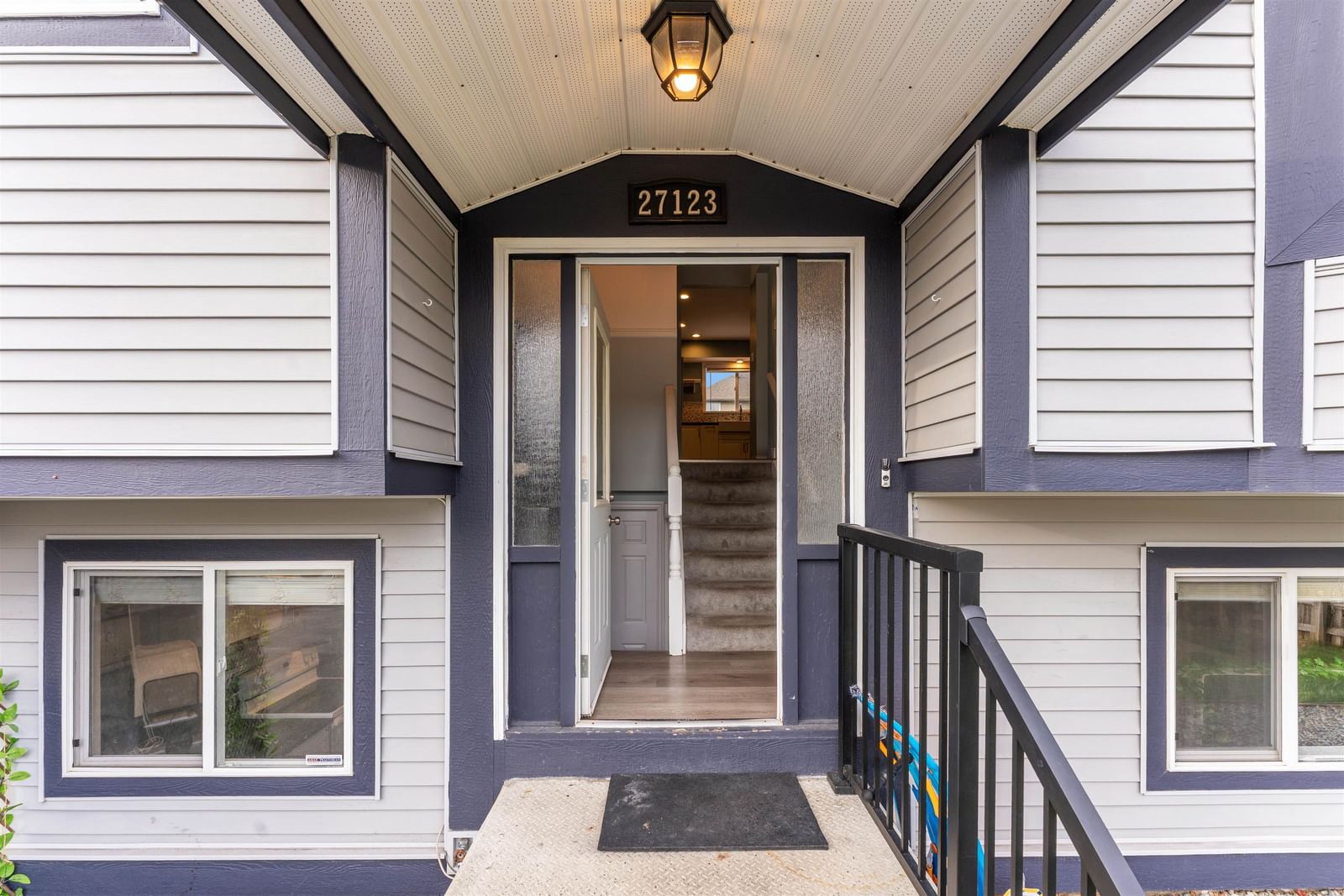 Listing Image 4