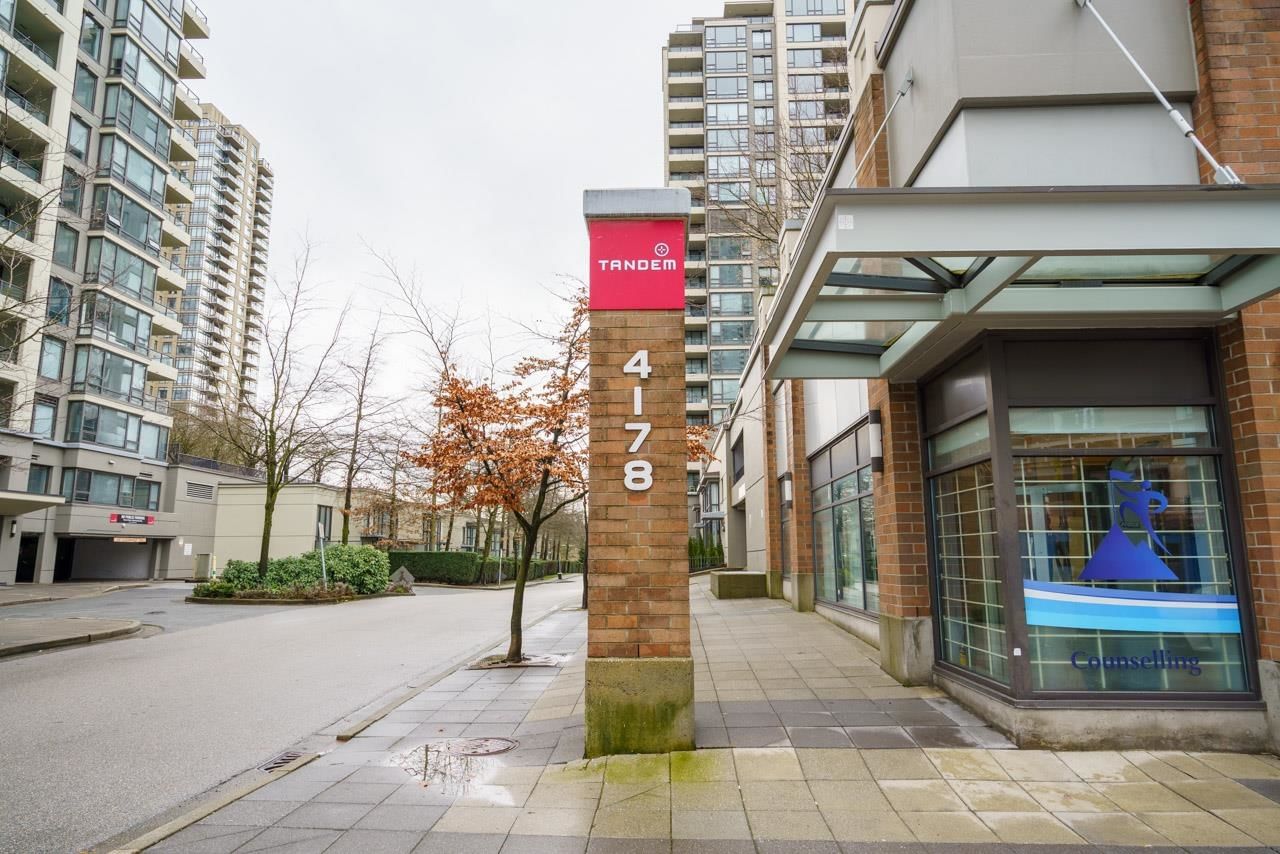 Listing Image 4