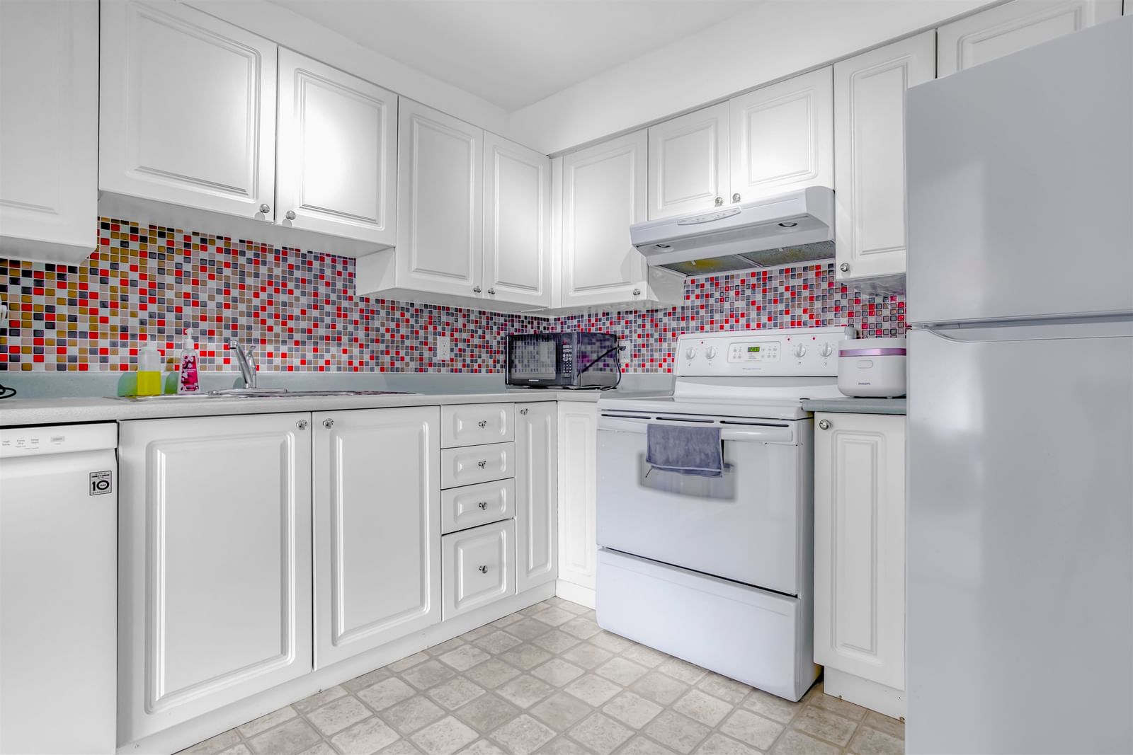 Listing Image 4