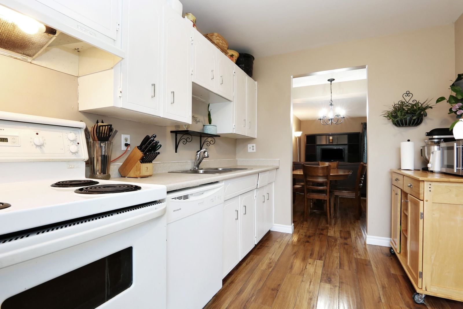 Listing Image 16