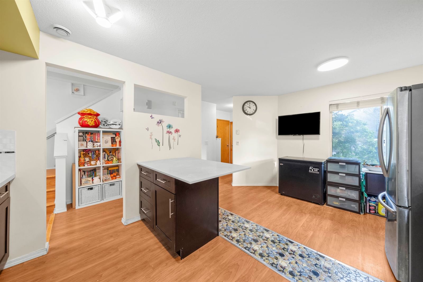 Listing Image 4