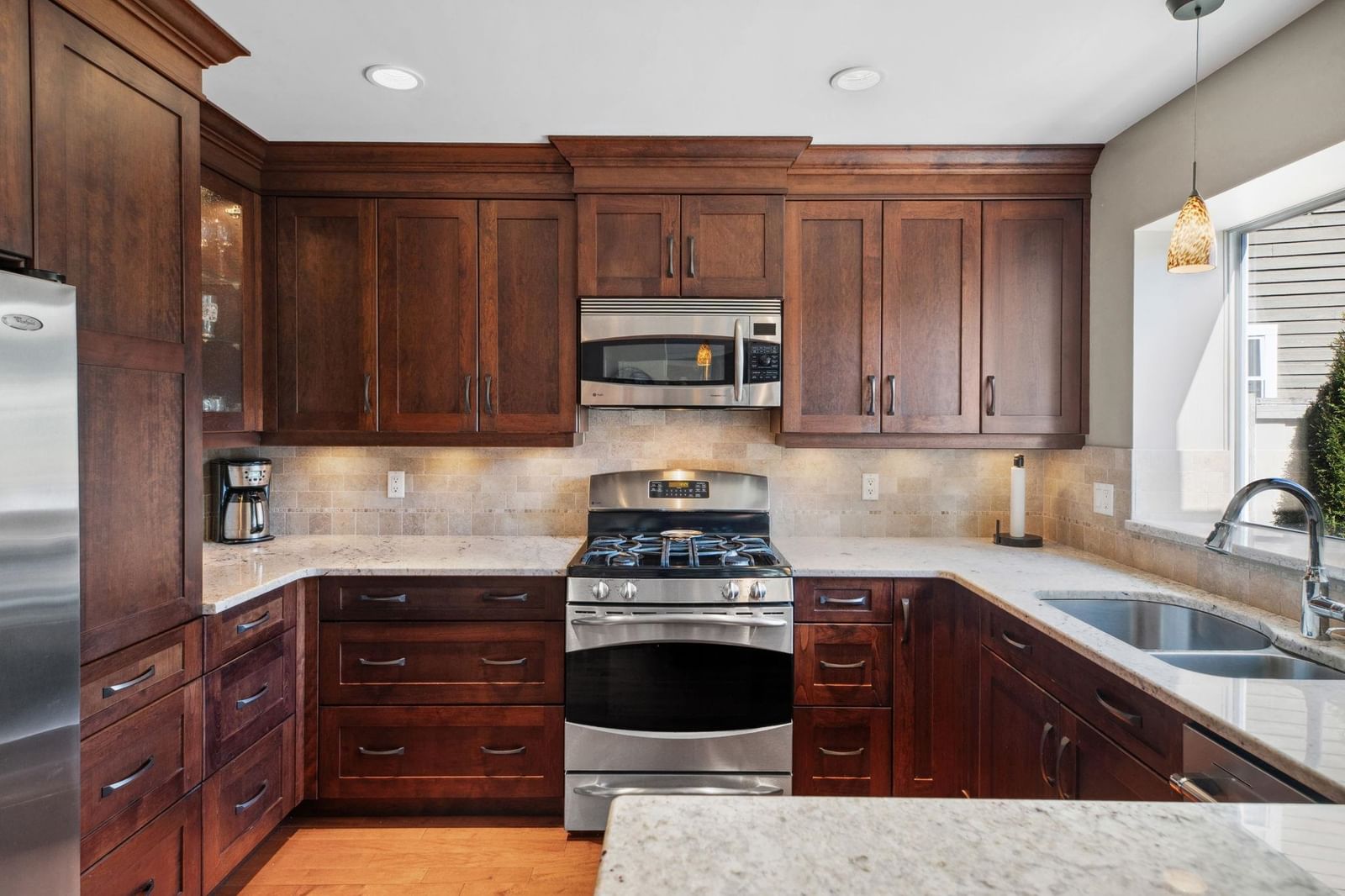Listing Image 12