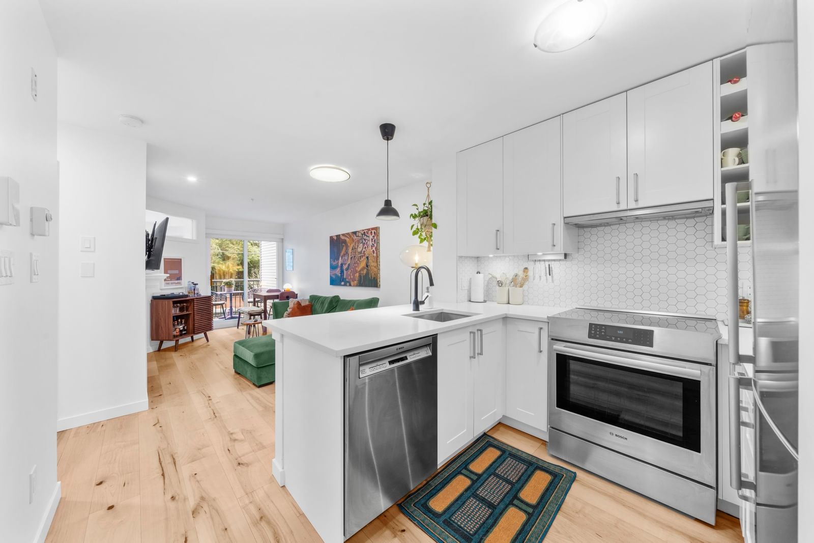 Listing Image 4