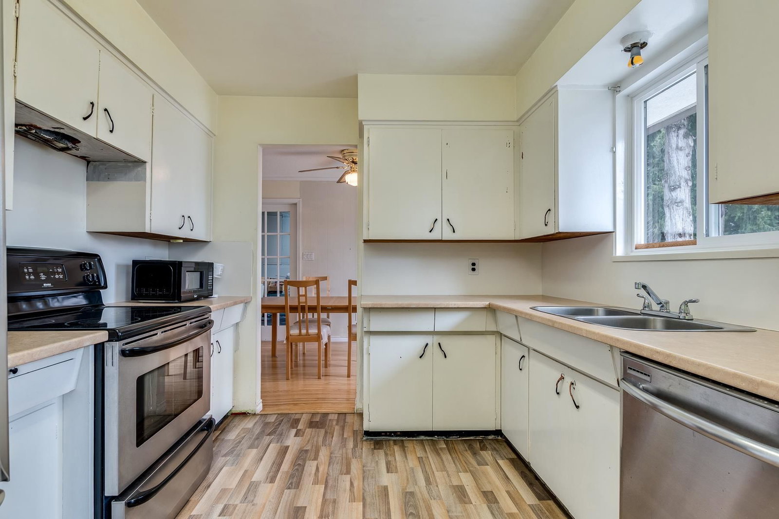 Listing Image 12