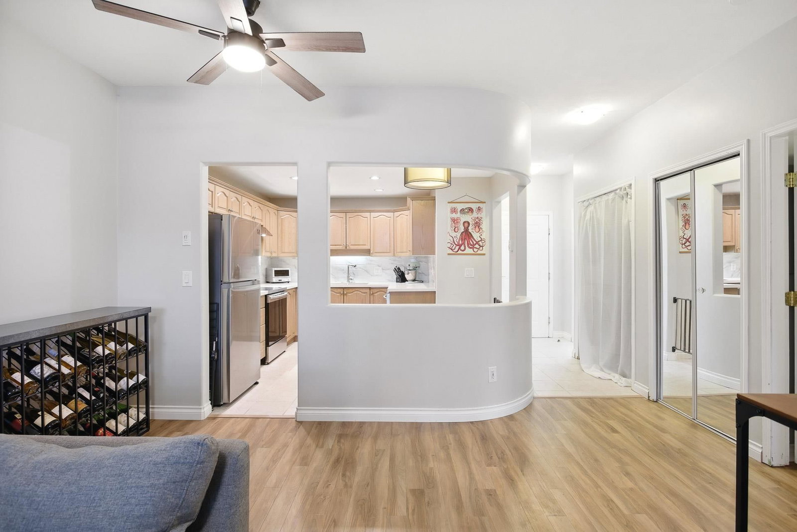 Listing Image 12