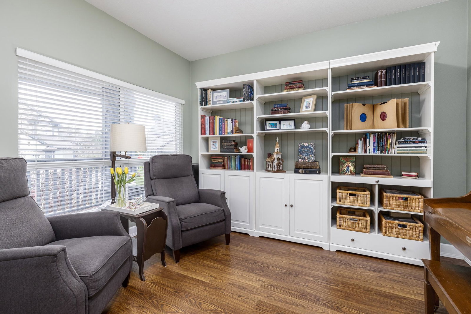 Listing Image 12