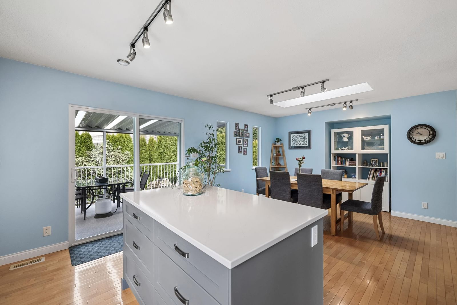 Listing Image 13