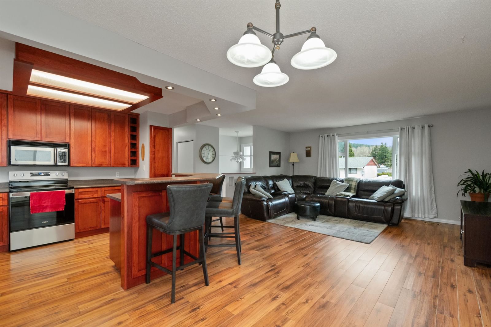 Listing Image 12