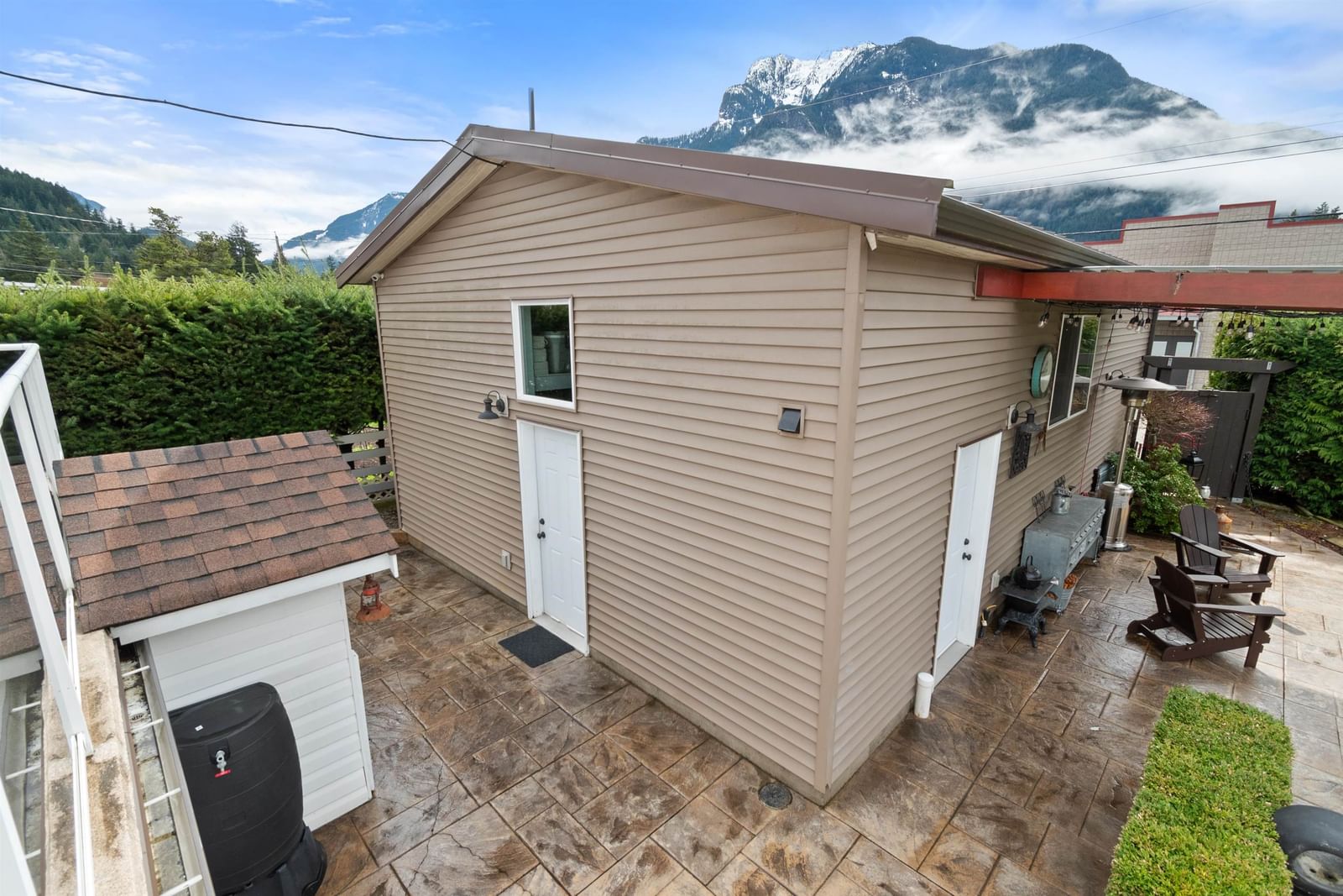 Listing Image 4