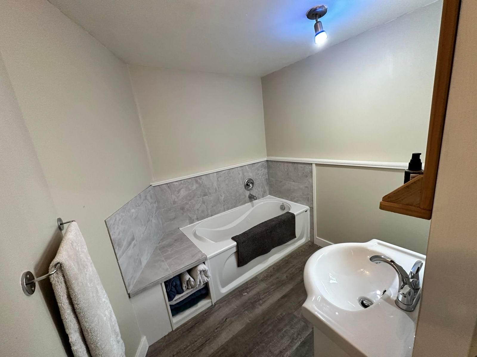 Listing Image 18