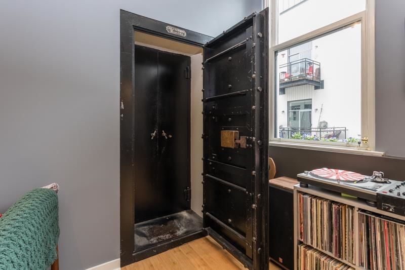 Listing Image 8