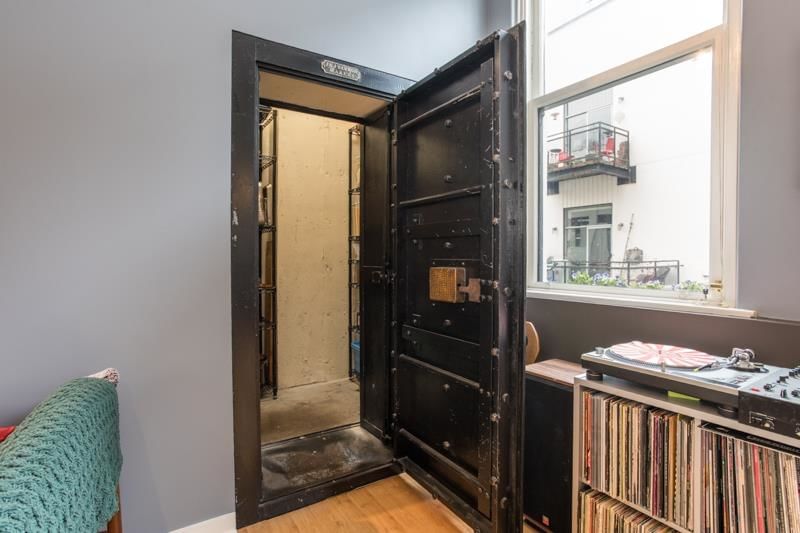 Listing Image 9