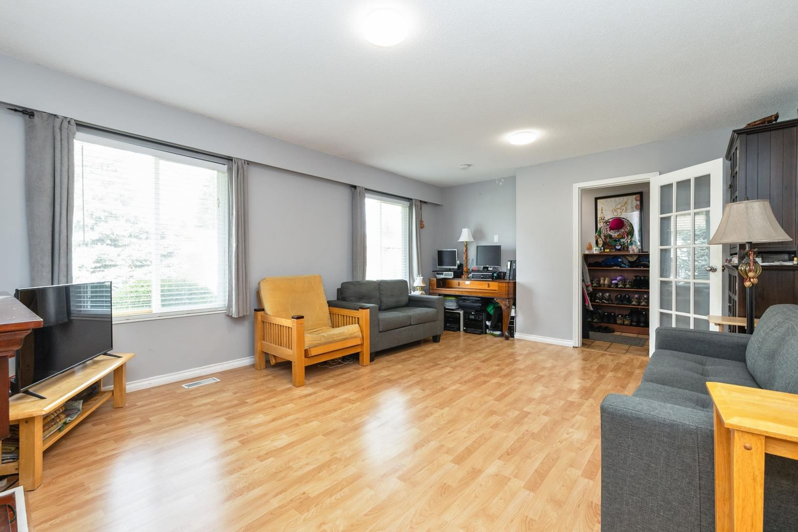 Listing Image 6