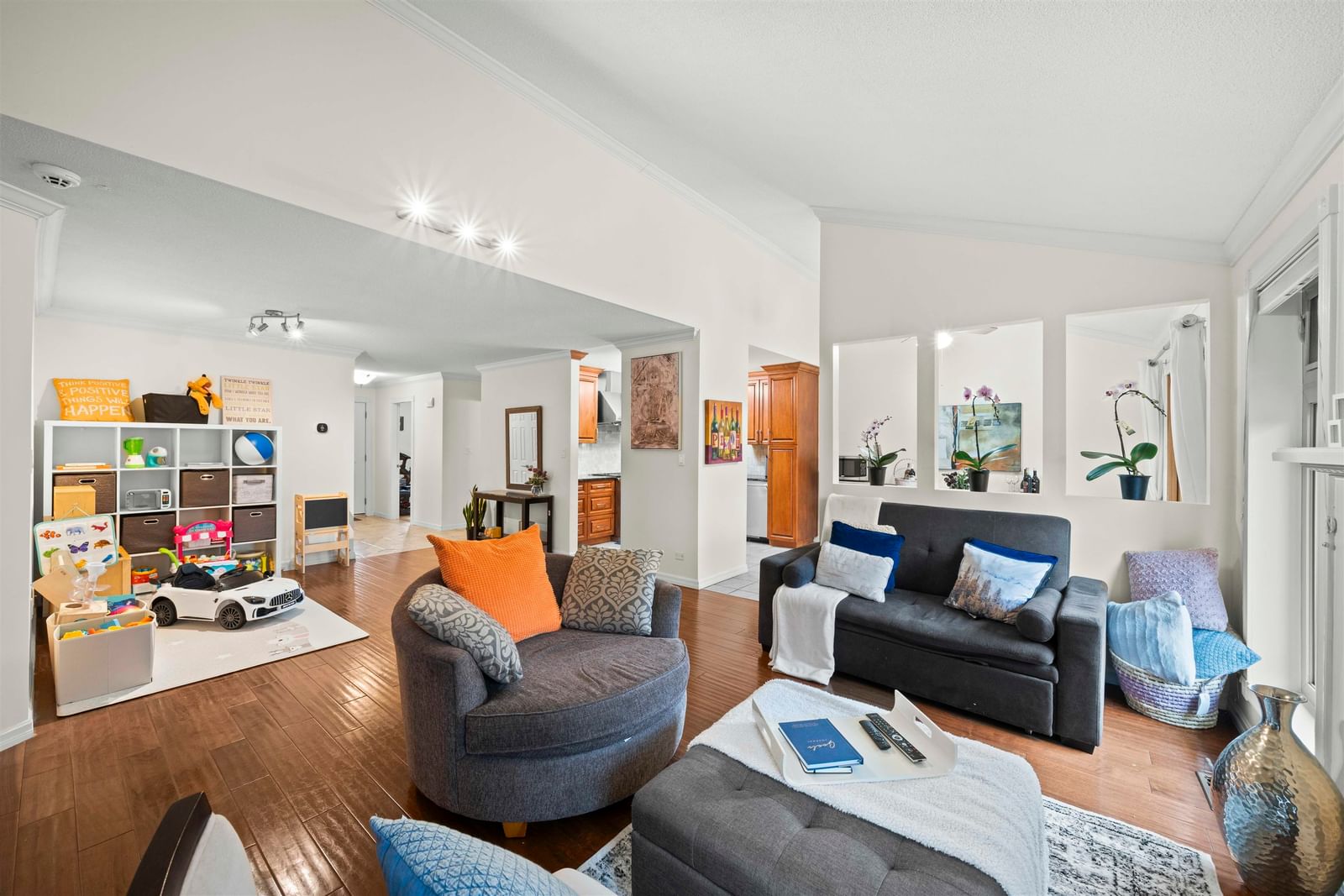 Listing Image 9