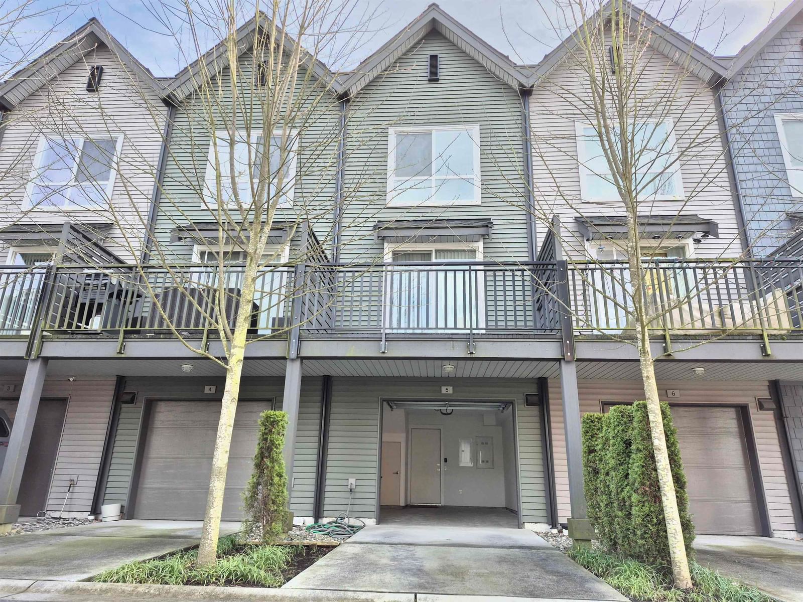Listing Image 4