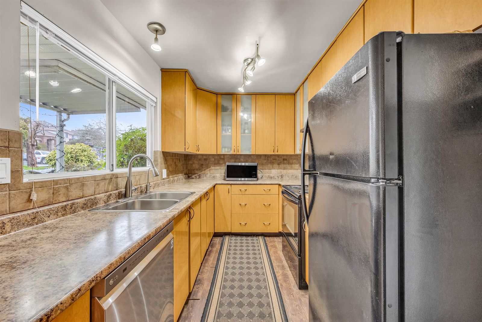 Listing Image 8