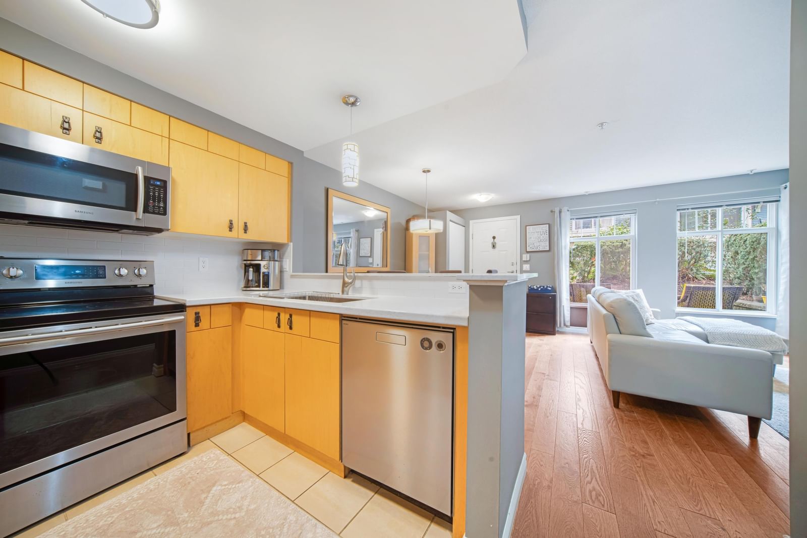 Listing Image 4