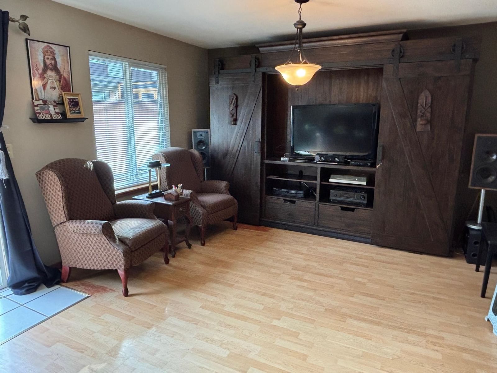 Listing Image 4
