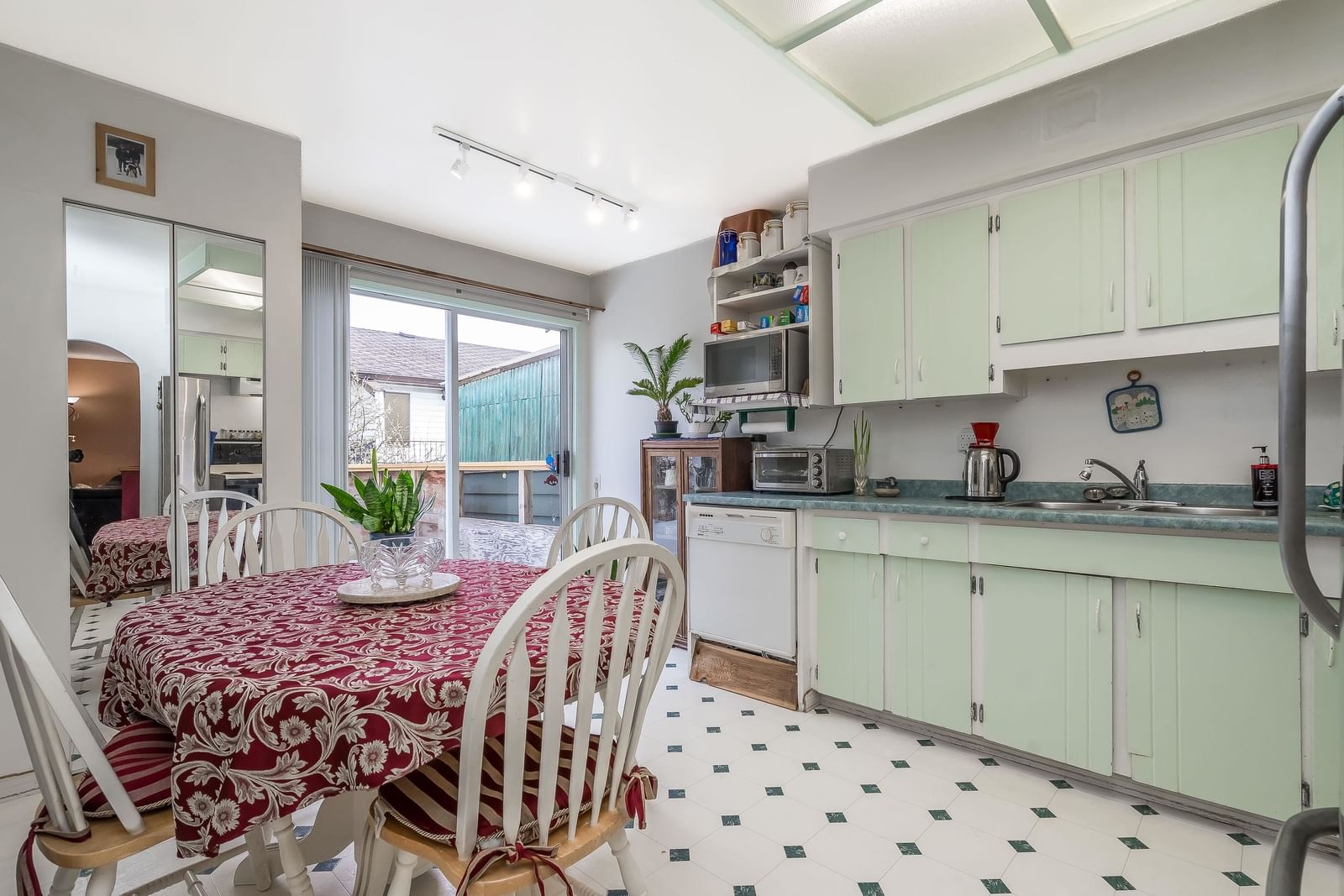 Listing Image 10