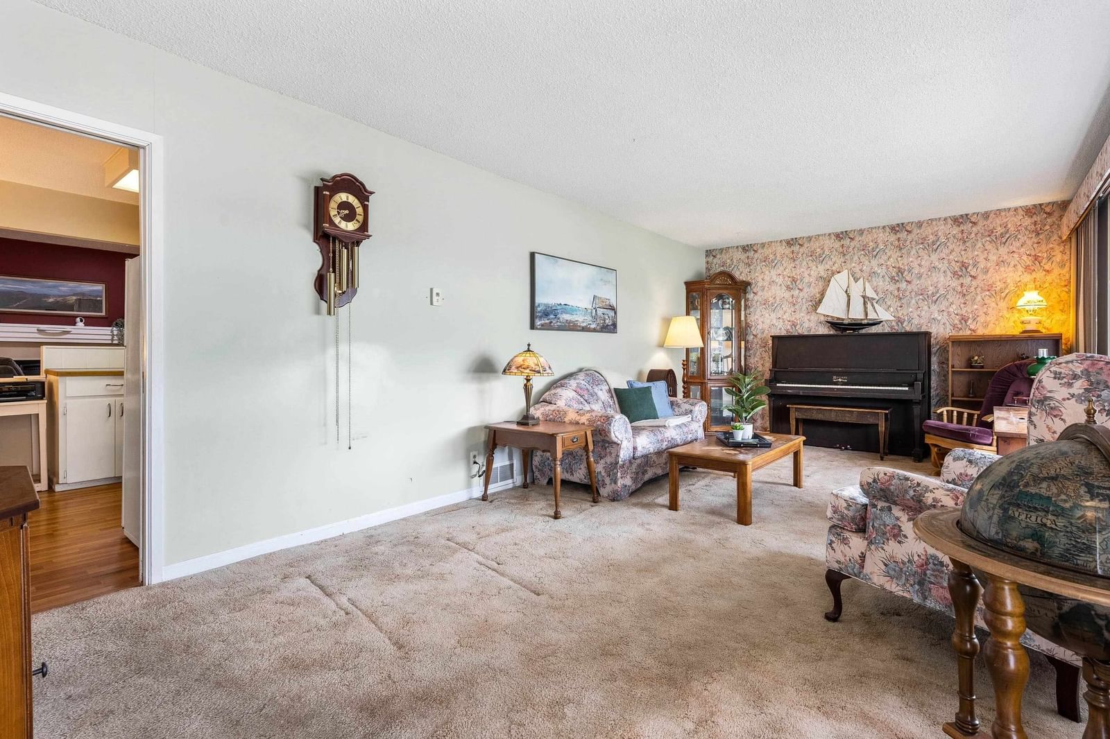 Listing Image 8
