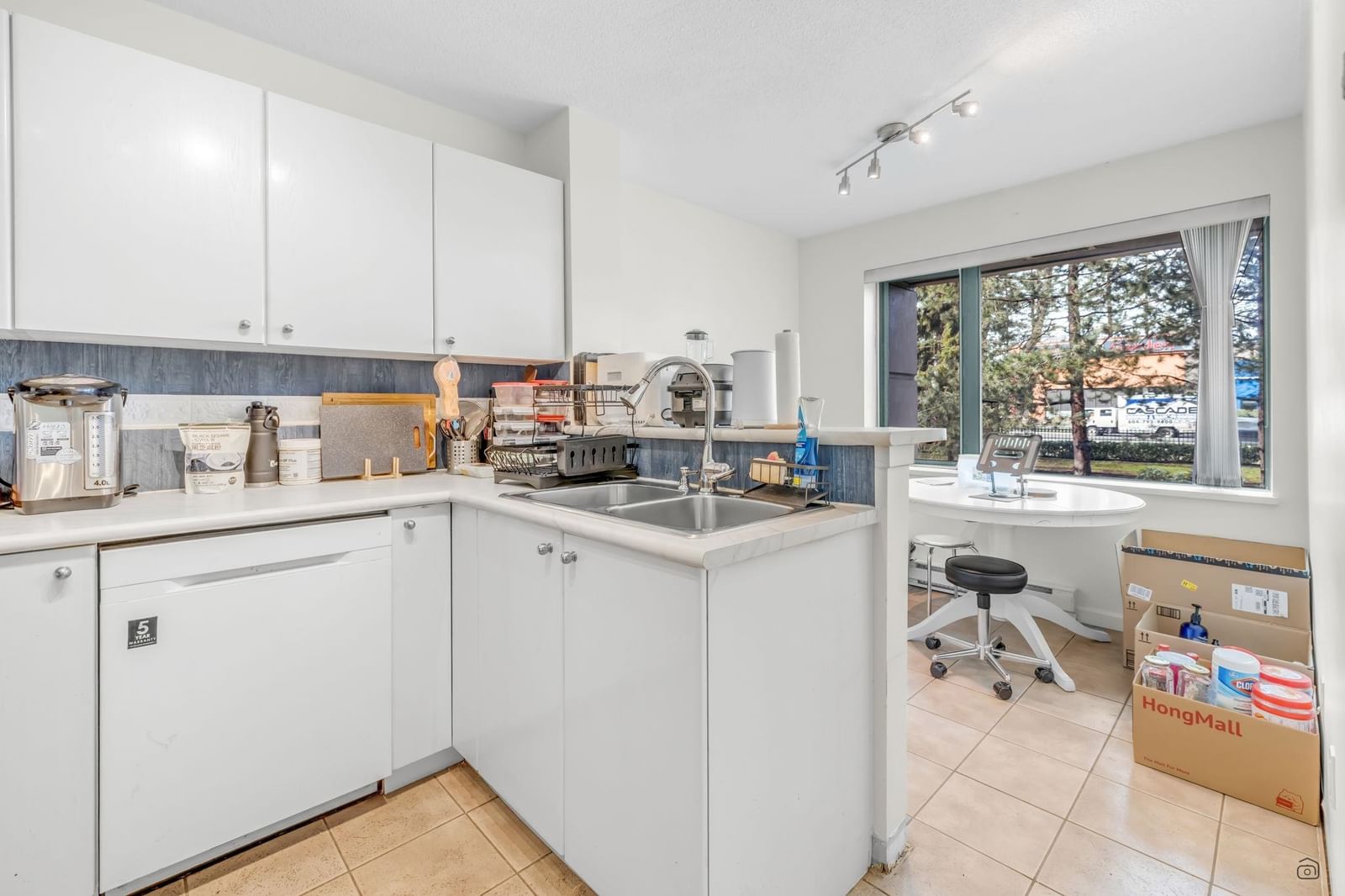 Listing Image 6