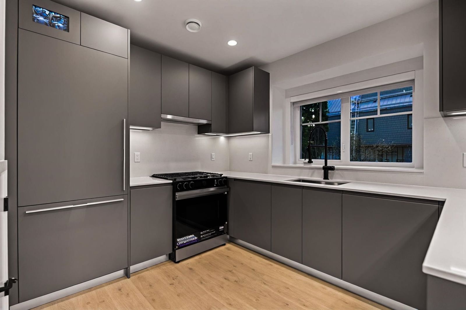 Listing Image 11