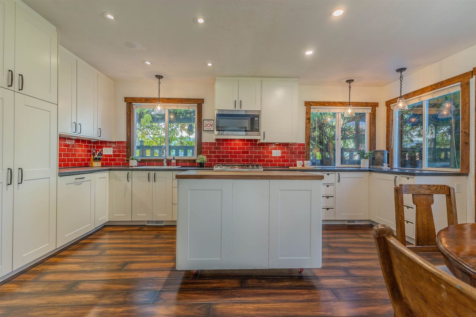 Listing Image 9