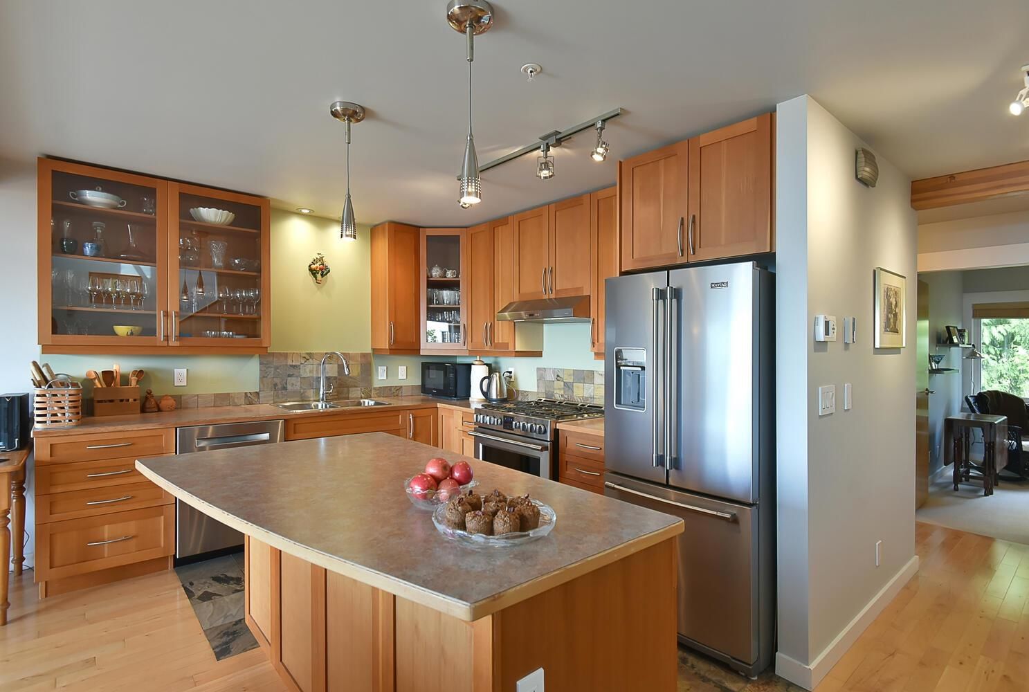 Listing Image 10