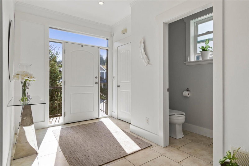 45425 Ariel Place, Cultus Lake, V2R 0K7 | Image 2