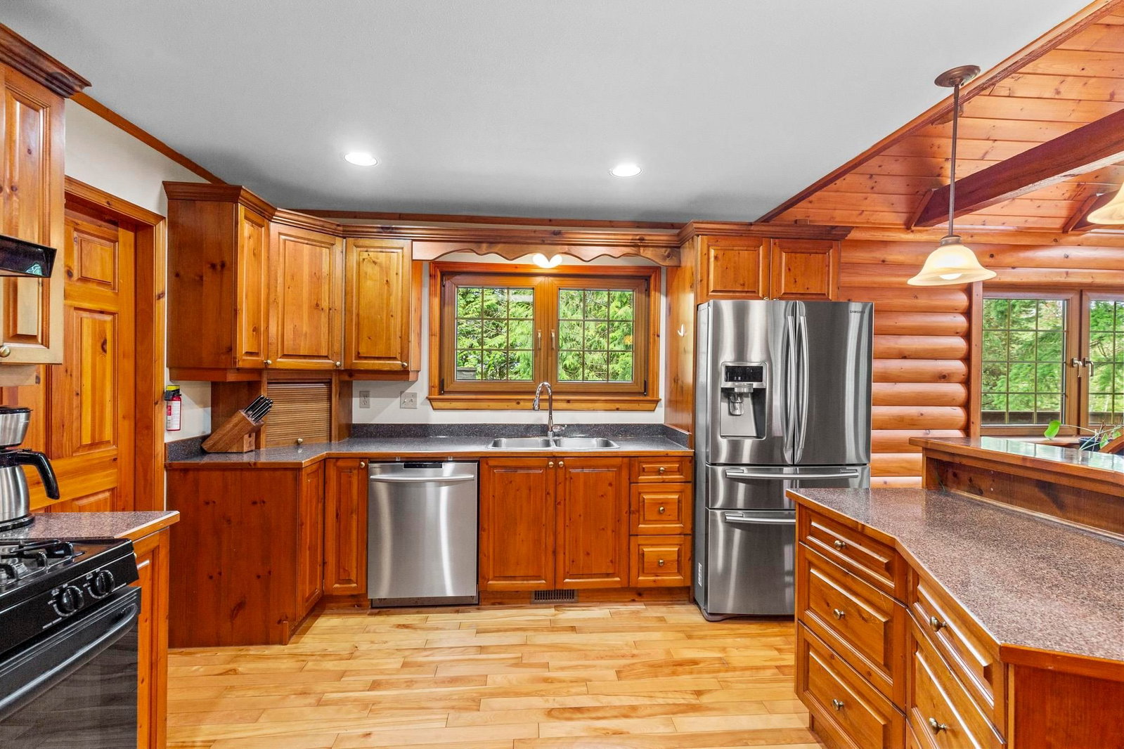 Listing Image 11