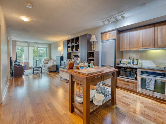 516 - 2268 Broadway W