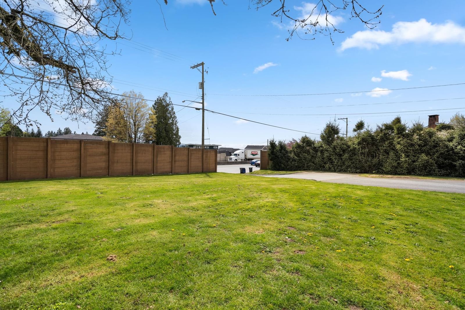 Listing Image 4