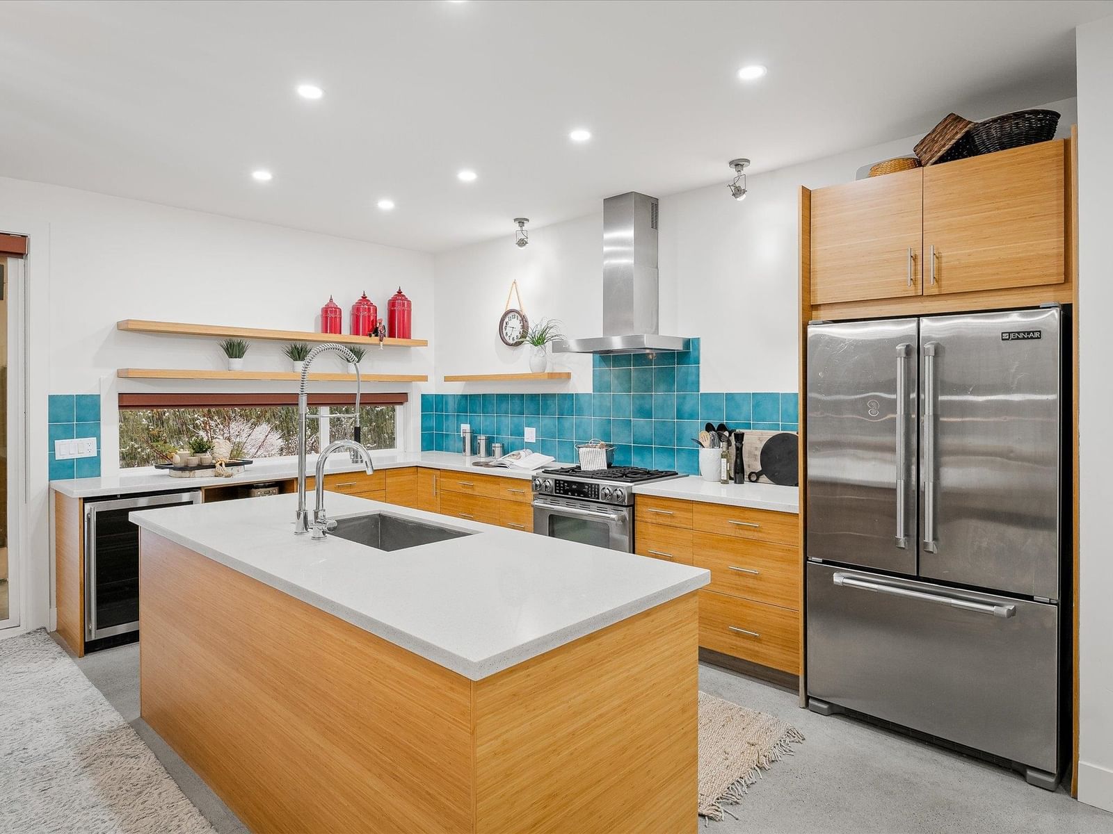 Listing Image 10