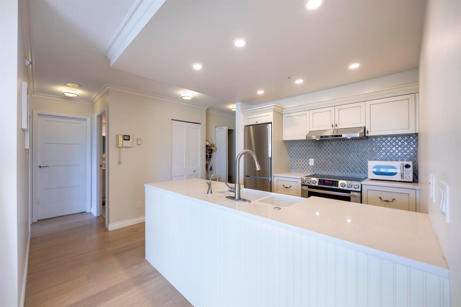 Listing Image 9