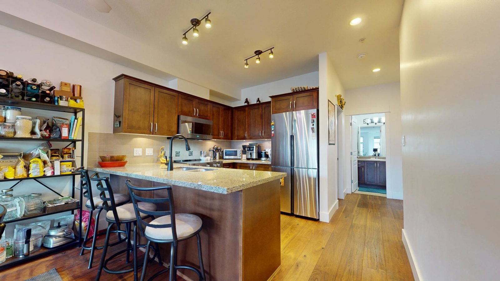 Listing Image 7